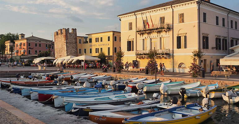Barques Italiennes sur le port de Bardolino