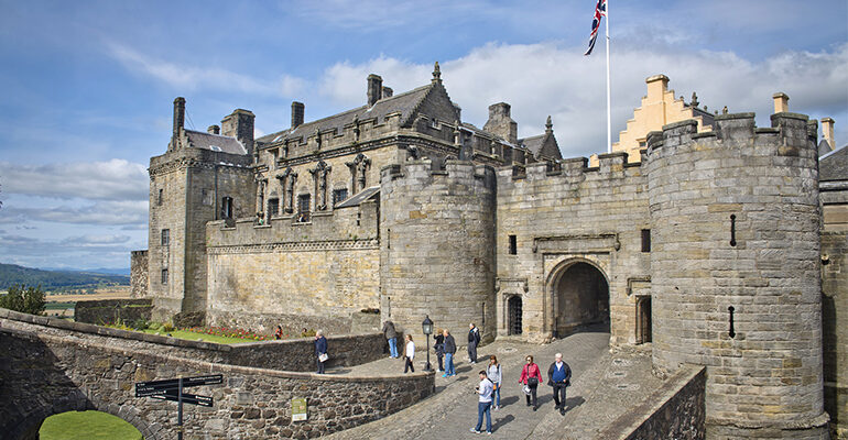 Le château médiéval de Stirling et ses rues pavées