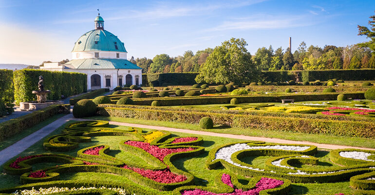 Les beaux jardins à l'Italienne du château de Kroměřížko