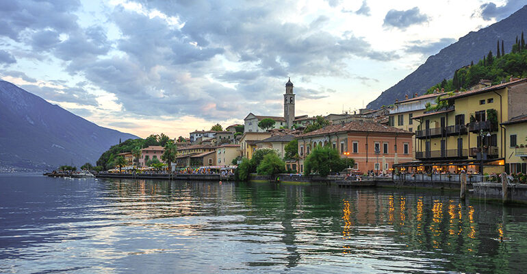 Ville typique Italienne sur le Lac de Garde