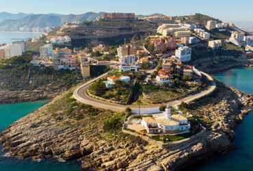 Vue aérienne de la ville côtière de Cullera