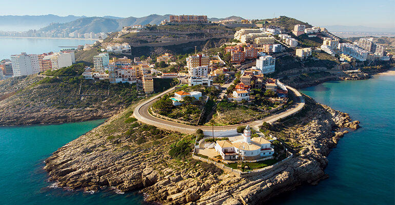 Vue aérienne de la ville côtière de Cullera