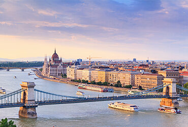 Vue aériennede Budapest traversé par le Danube