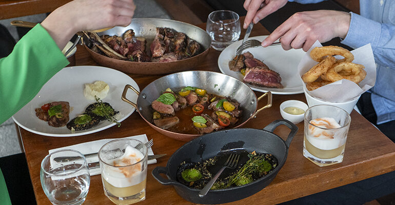 Table remplie de spécialités Irlandaise