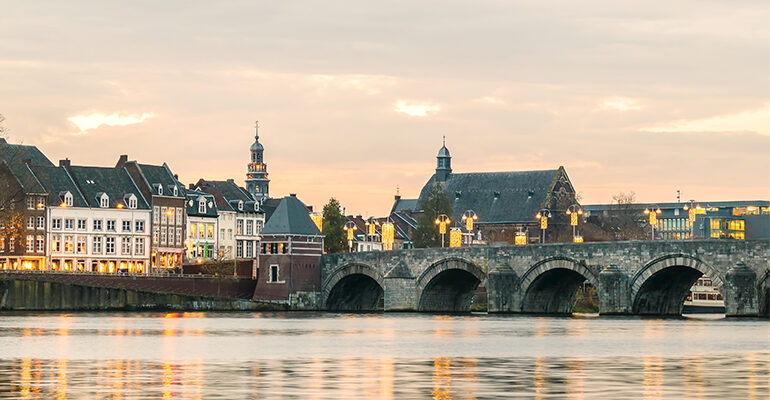 Ville de Maastricht et son pont en pierre