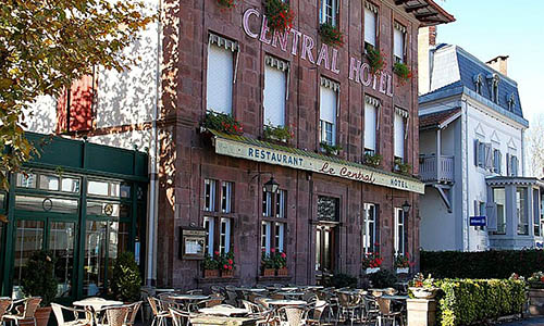Façade de l'Hotel-Central à Saint-Jean-Pied-de-Port