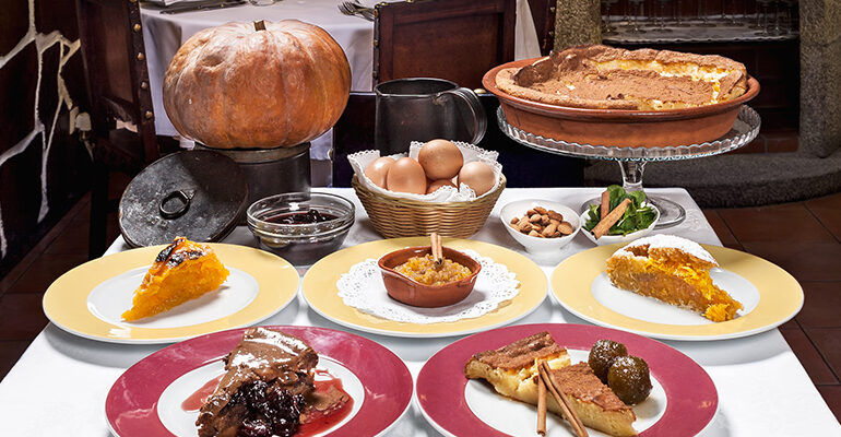 Différents plats typiques sucrés sur une grande table