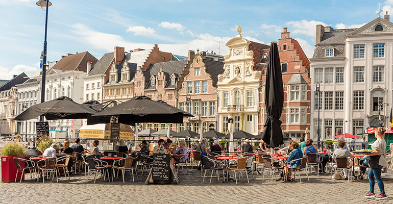 Terrasses de restaurants au beau milieu de Gand