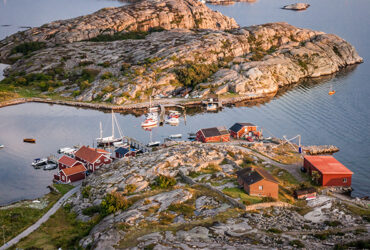 Un petit port de peche sur une ile