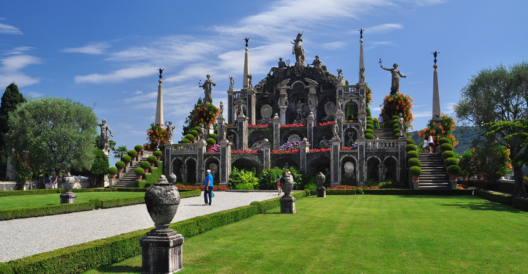 Statues et fleures des jardins Italiens