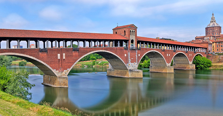 Le pont couvert rouge de Pavie
