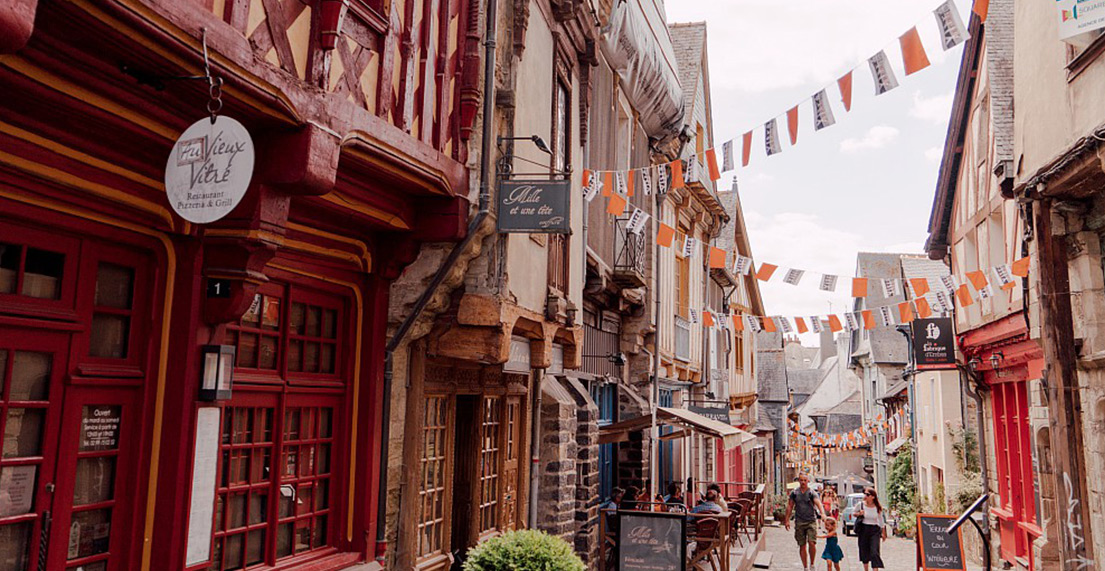 Les rues pavée bordée de maisons à colombages de Vitré