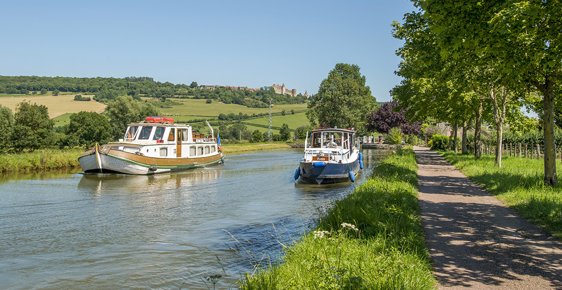 Les bateau circulant sur le canal de Bourgogne